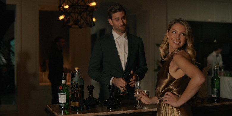 Tanqueray Gin and Johnnie Walker Blue Label Whisky in Surface S01E06 The Myth of California (2022)
