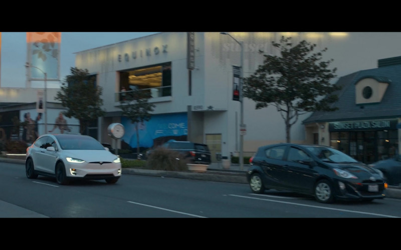 Tesla Model X White SUV in Echoes S01E05 Gina (2022)