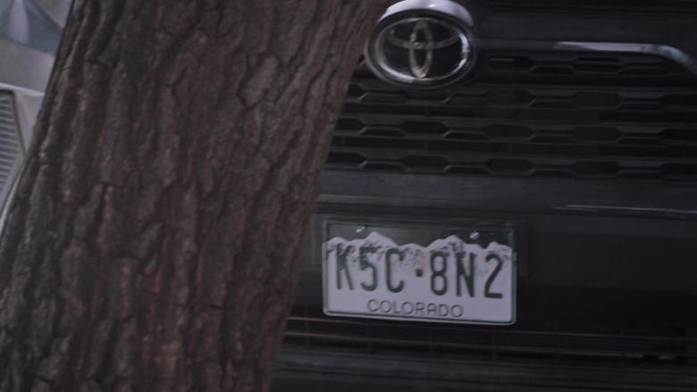 Toyota SUV in Never Have I Ever S03E10 …lived the dream (2)