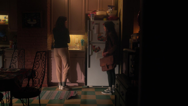 Vans Sneakers in Pretty Little Liars Original Sin S01E08 Chapter Eight Bad Blood (2022)