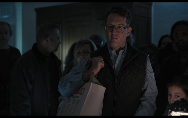 Zabar’s Gourmet Grocery Store Shopping Bag in Only Murders in the Building S02E08 Hello Darkness (2022)