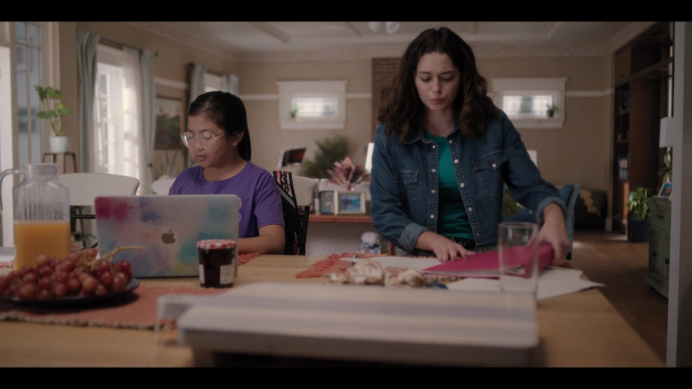 Apple MacBook Laptop Used by Naomi Tan as Dani in Devil in Ohio S01E02 Sanctuary (2022)