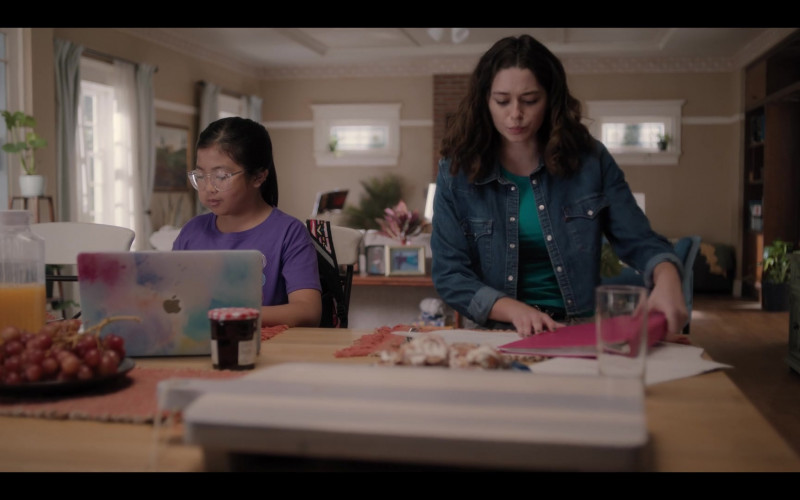 Apple MacBook Laptop Used by Naomi Tan as Dani in Devil in Ohio S01E02 Sanctuary (2022)