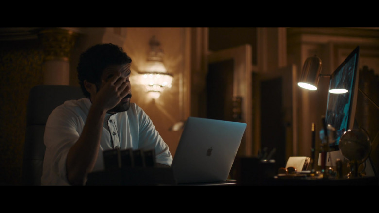 Apple MacBook Laptop in Last Light S01E01 The Dawning (2022)
