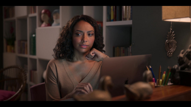 Apple MacBook Laptop of Kat Graham as Julie Hutton in Love in the Villa (2022)