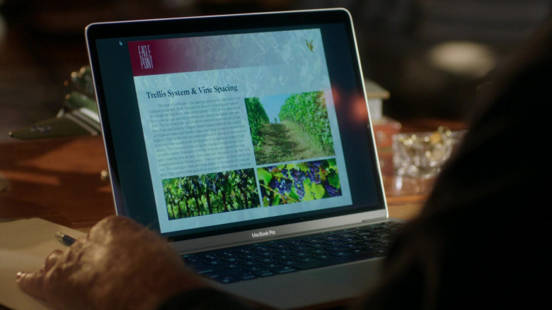 Apple MacBook Laptops in Chesapeake Shores S06E07 It's Not for Me to Say (3)