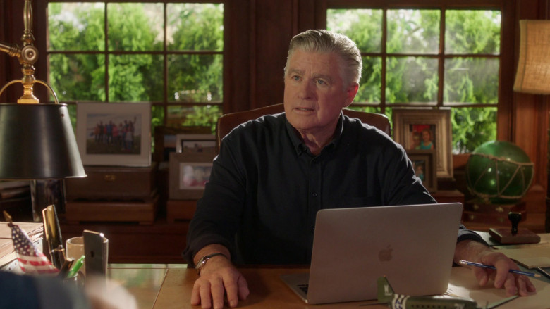 Apple MacBook Laptops in Chesapeake Shores S06E07 It's Not for Me to Say (5)
