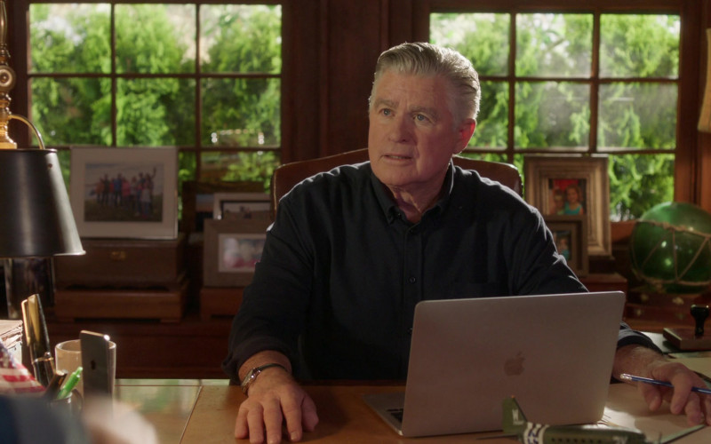 Apple MacBook Laptops in Chesapeake Shores S06E07 It’s Not for Me to Say (5)