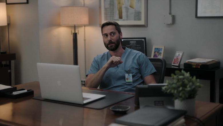 Apple MacBook Pro Laptop in New Amsterdam S05E02 Hook, Line and Sinker (1)