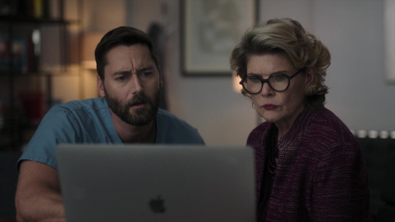 Apple MacBook Pro Laptop in New Amsterdam S05E02 Hook, Line and Sinker (2)