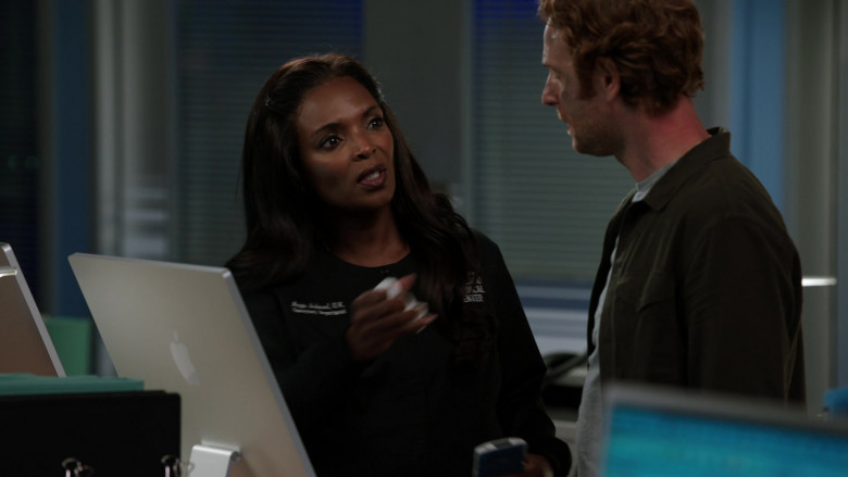 Apple iMac Computers in Chicago Med S08E01 How Do You Begin to Count the Losses (1)