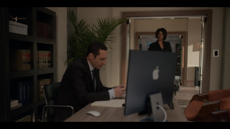 Apple iMac Computers in Reasonable Doubt S01E02 Family Feud (1)