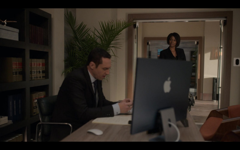 Apple iMac Computers in Reasonable Doubt S01E02 Family Feud (1)