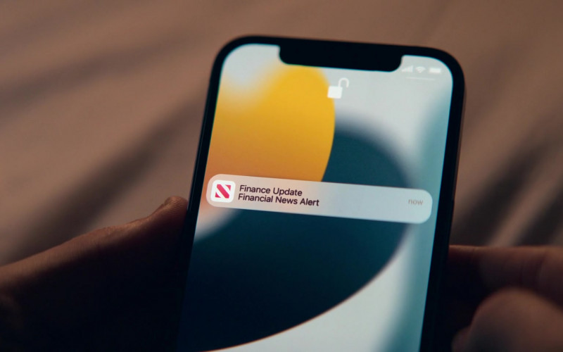 Apple iPhone Smartphone and Apple News App in Trying S03E08 The End of the Beginning (2022)