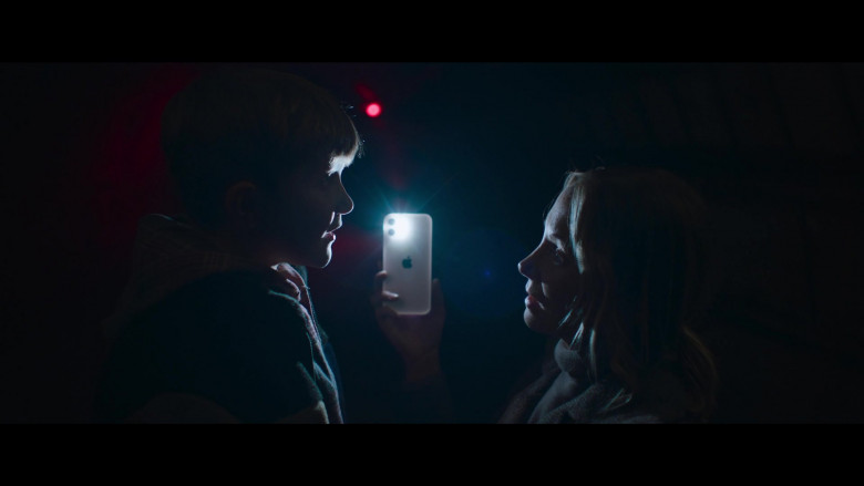 Apple iPhone Smartphone in Last Light S01E04 Dead of Night (2)