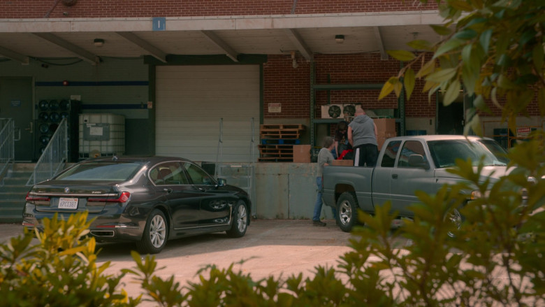 BMW 740i Car in Cobra Kai S05E03 Playing with Fire (4)