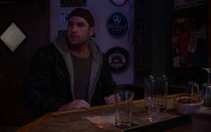 Ballantine's Finest Blended Scotch Whisky and Jack Daniel's Tennessee Whiskey Signs in Kevin Can Fk Himself S02E07 The Problem (2022)