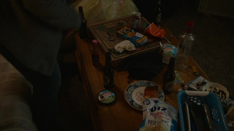 Ben & Jerry's Ice Cream, Polar Seltzer, Kraft Macaroni & Cheese, UTZ Chips in Kevin Can Fk Himself S02E07 The Problem