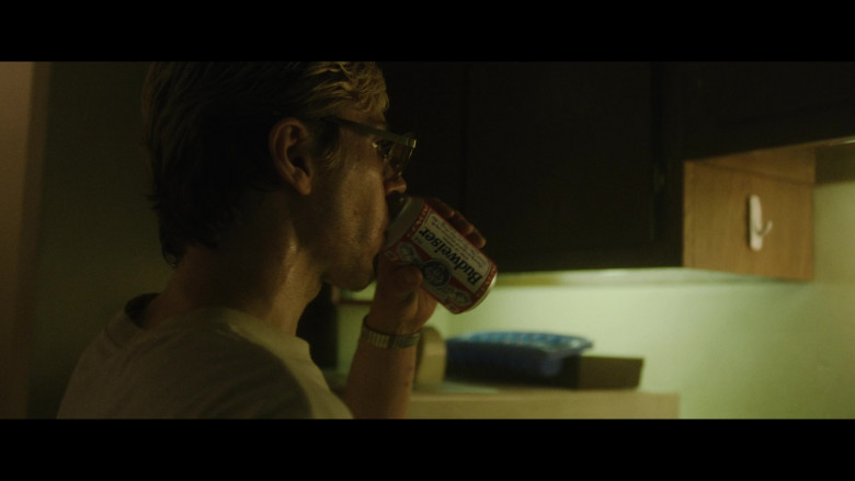 Budweiser Beer Cans in Monster The Jeffrey Dahmer Story S01E01 Episode One (4)