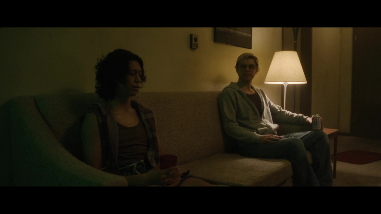 Budweiser Beer Enjoyed by Evan Peters as Jeffrey Dahmer in Monster The Jeffrey Dahmer Story S01E02 Please Don’t Go (3)