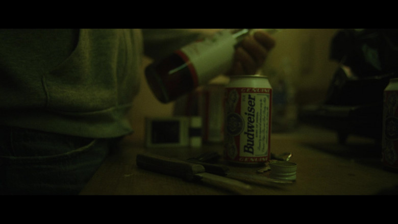 Budweiser Beer Enjoyed by Evan Peters as Jeffrey Dahmer in Monster The Jeffrey Dahmer Story S01E02 Please Don’t Go (5)
