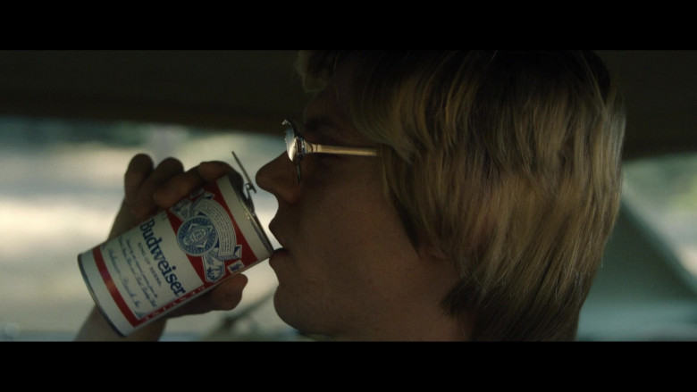 Budweiser Beer of Evan Peters as Jeffrey Dahmer in Monster The Jeffrey Dahmer Story S01E03 Doin’ A Dahmer (1)