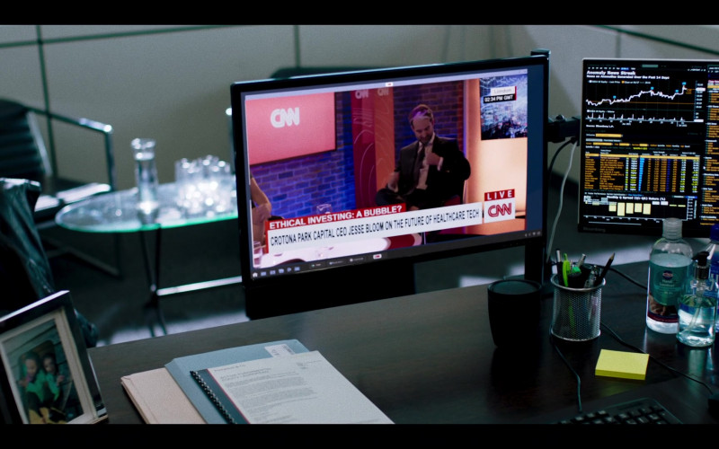 CNN TV Channel and Bloomberg Terminal in Industry S02E08 Jerusalem (1)