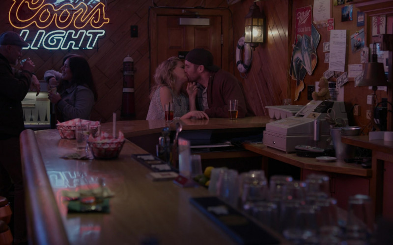 Coors Light Neon Sign and Miller High Life Beer Poster in Kevin Can Fk Himself S02E06 The Machine (2022)