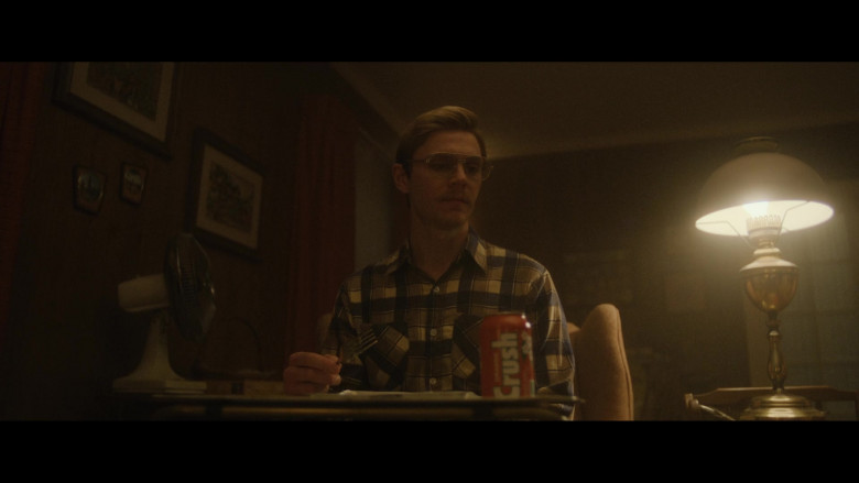Crush Soda Enjoyed by Evan Peters as Jeffrey Dahmer in Monster The Jeffrey Dahmer Story S01E02 Please Don’t Go (2)
