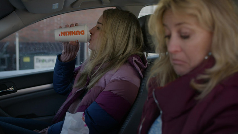 Dunkin' Donuts Coffee in Kevin Can Fk Himself S02E02 The Way We Were (1)
