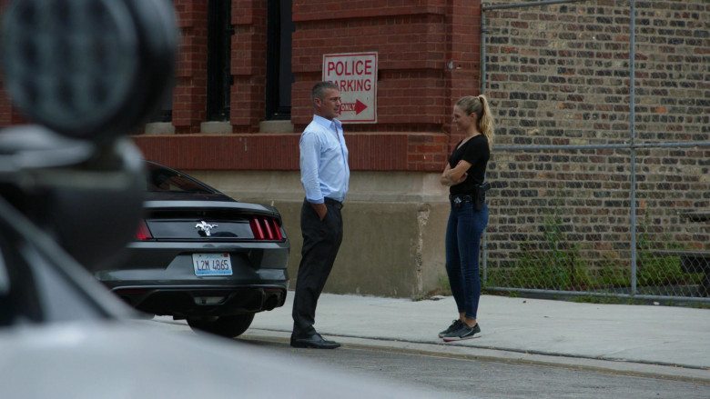 Ford Mustang Car in Chicago Fire S11E01 Hold on Tight (2)