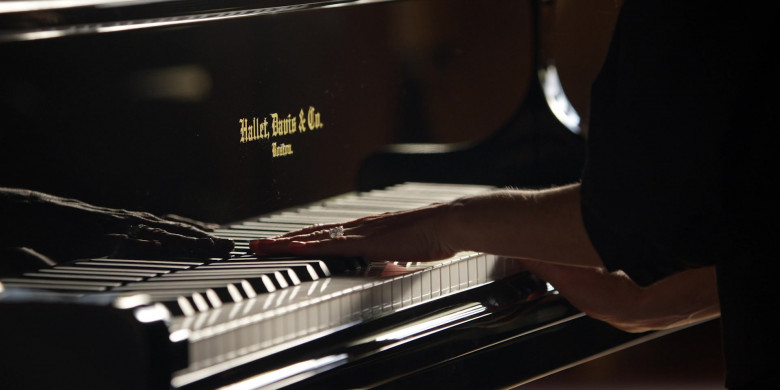 Hallet, Davis & Co. Piano in Monarch S01E02 There Can Only Be One Queen (2)