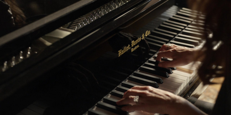 Hallet, Davis & Co. Piano in Monarch S01E02 There Can Only Be One Queen (3)
