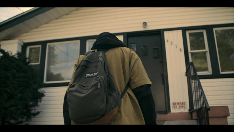 JanSport Backpack in Power Book III Raising Kanan S02E04 Pay the Toll (2022)
