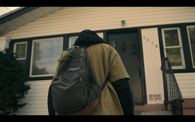 JanSport Backpack in Power Book III Raising Kanan S02E04 Pay the Toll (2022)