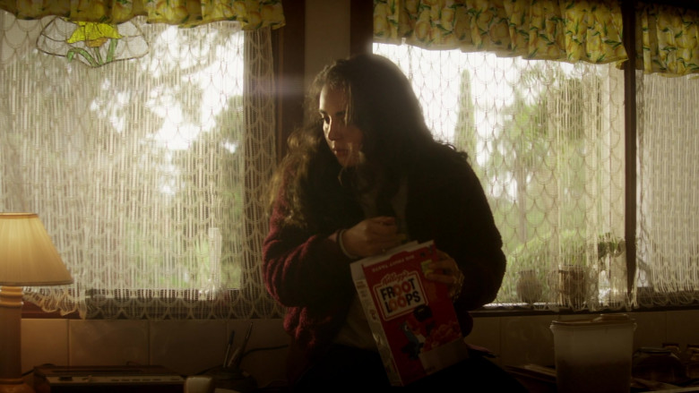 Kellogg's Froot Loops Cereal in La Brea S02E01 The Next Day (3)