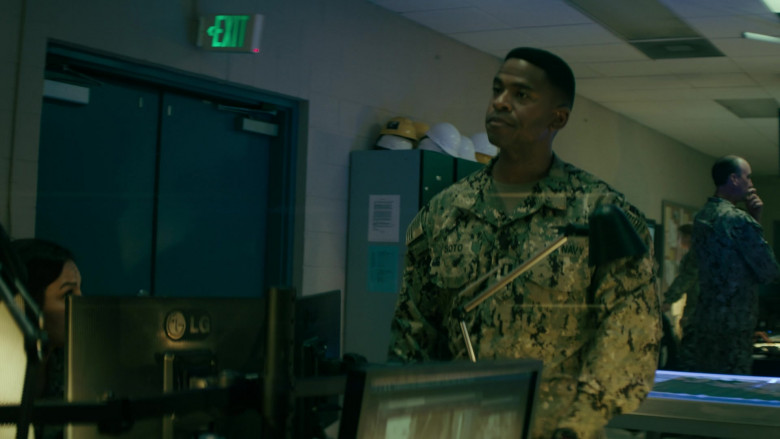 LG Monitors in SEAL Team S06E01 Low-Impact (3)