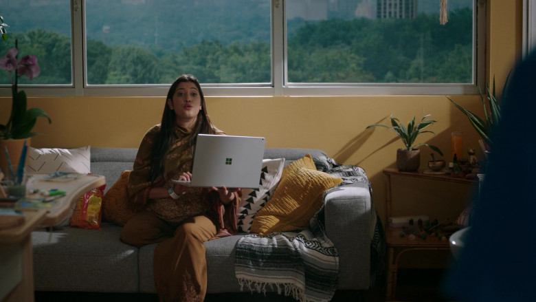 Microsoft Surface Laptop in The Resident S06E02 Peek and Shriek (1)