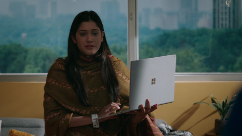 Microsoft Surface Laptop in The Resident S06E02 Peek and Shriek (2)