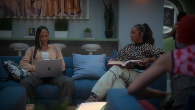 Microsoft Surface Laptops in Grown-ish S05E08 Certified Lover Boy (2)