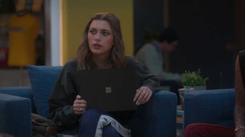 Microsoft Surface Laptops in Grown-ish S05E08 Certified Lover Boy (3)