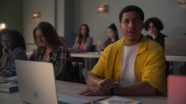 Microsoft Surface Laptops in Grown-ish S05E08 Certified Lover Boy (5)
