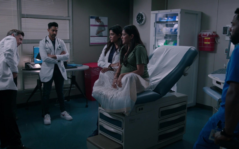 Nike Men's Sneakers of Manish Dayal as Devon Pravesh in The Resident S06E01 Two Hearts (2022)