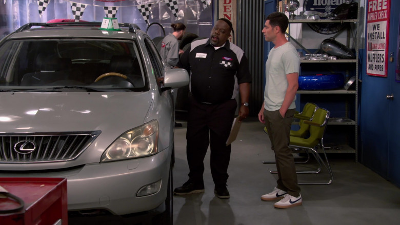 Nike Sneakers in The Neighborhood S05E02 Welcome to the Pit Stop How May I Help You (2)