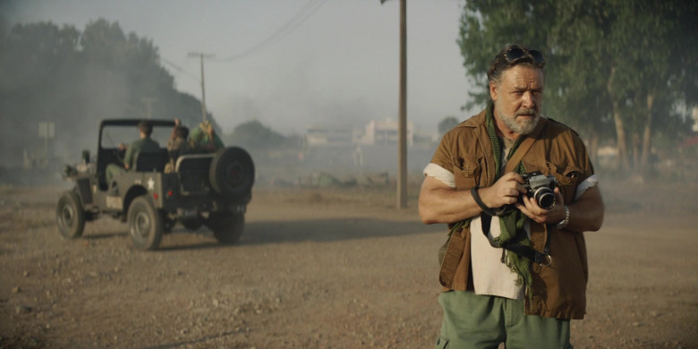 Nikon Camera of Russell Crowe as Arthur Coates in The Greatest Beer Run Ever (2)