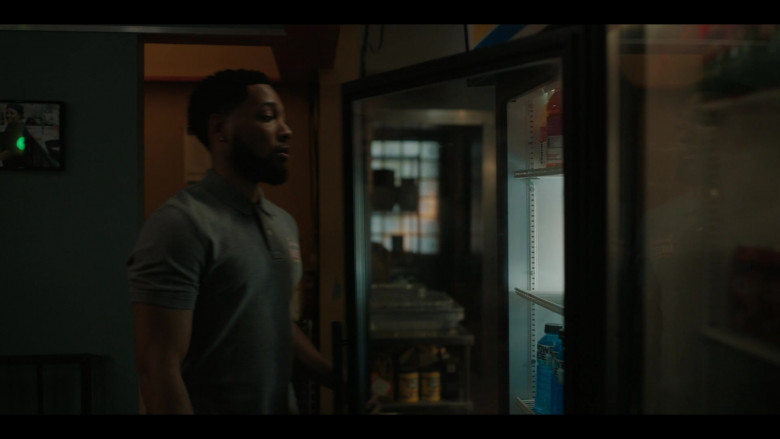 Powerade Drinks in The Chi S05E10 I Am the Blues (2022)