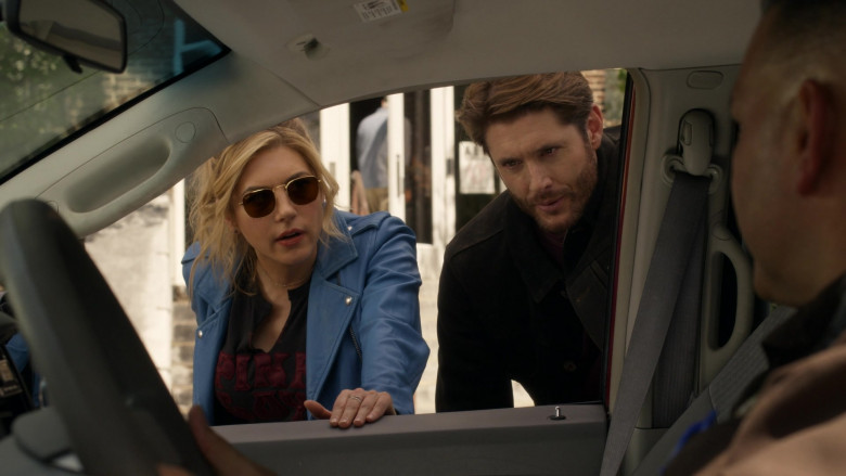 Ray-Ban Women's Sunglasses of Katheryn Winnick as Jenny Hoyt in Big Sky S03E02 The Woods Are Lovely, Dark and Deep (2)