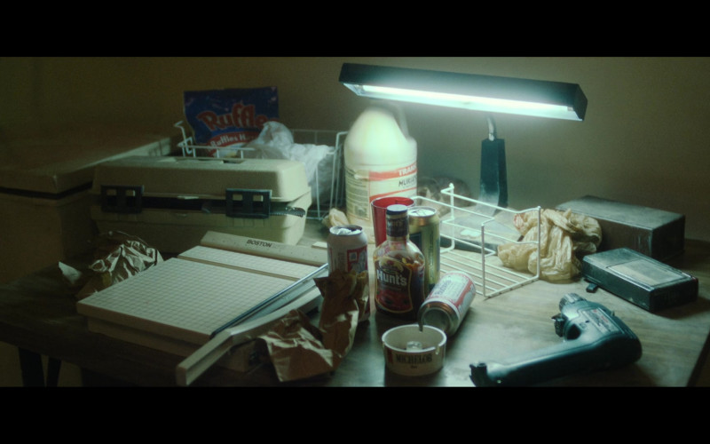 Ruffles Chips, Hunt’s Ketchup, Budweiser Cans, Michelob Beer Ashtray in Monster The Jeffrey Dahmer Story S01E01 Episode One (2022)