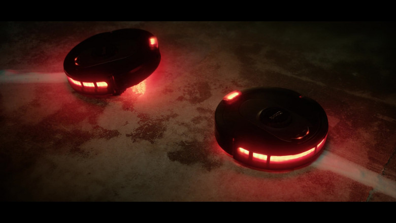 Shark Robot Vacuum Cleaners Used by Kathy Najimy as Mary Sanderson in Hocus Pocus 2 (5)