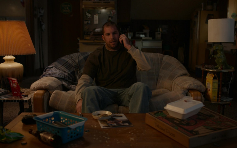 Skittles Candies, Nabisco Wheat Thins Original Whole Grain Wheat Crackers and UTZ Chips in Kevin Can Fk Himself S02E03 Ghost (2022)